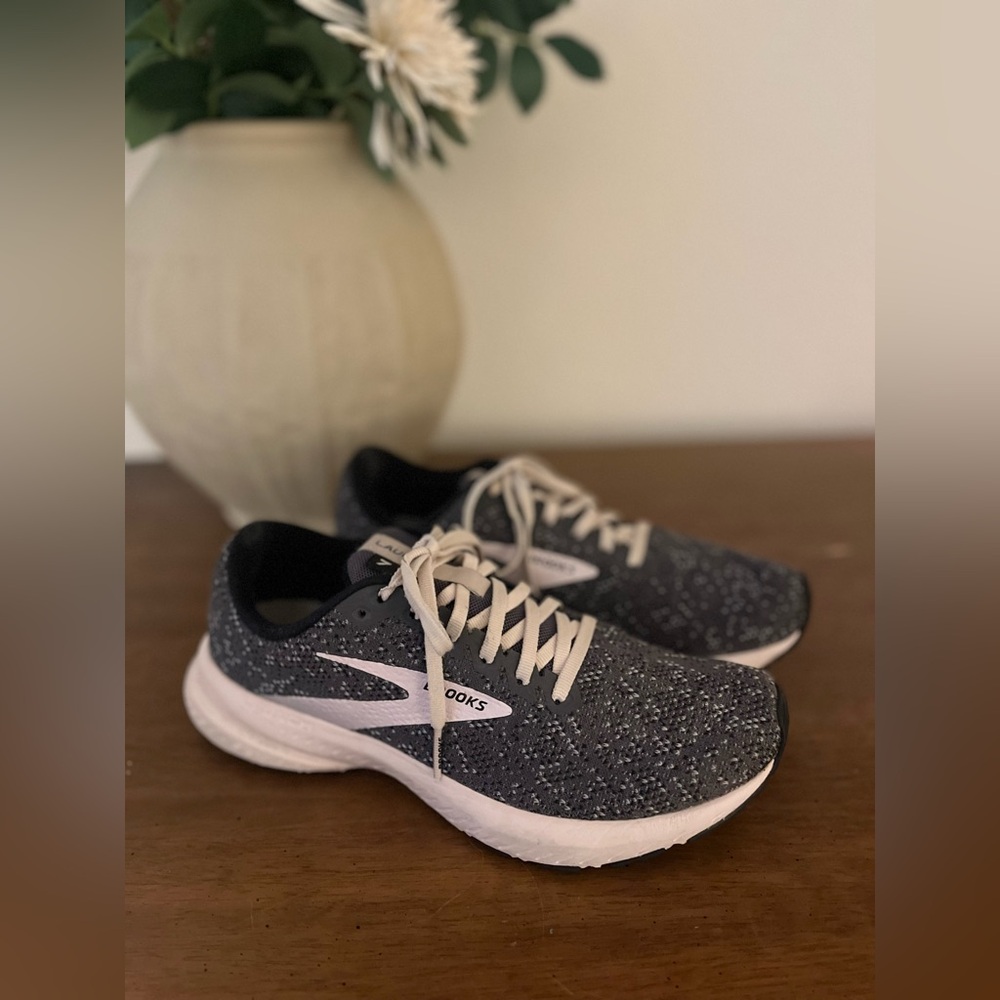 Brooks Launch 7